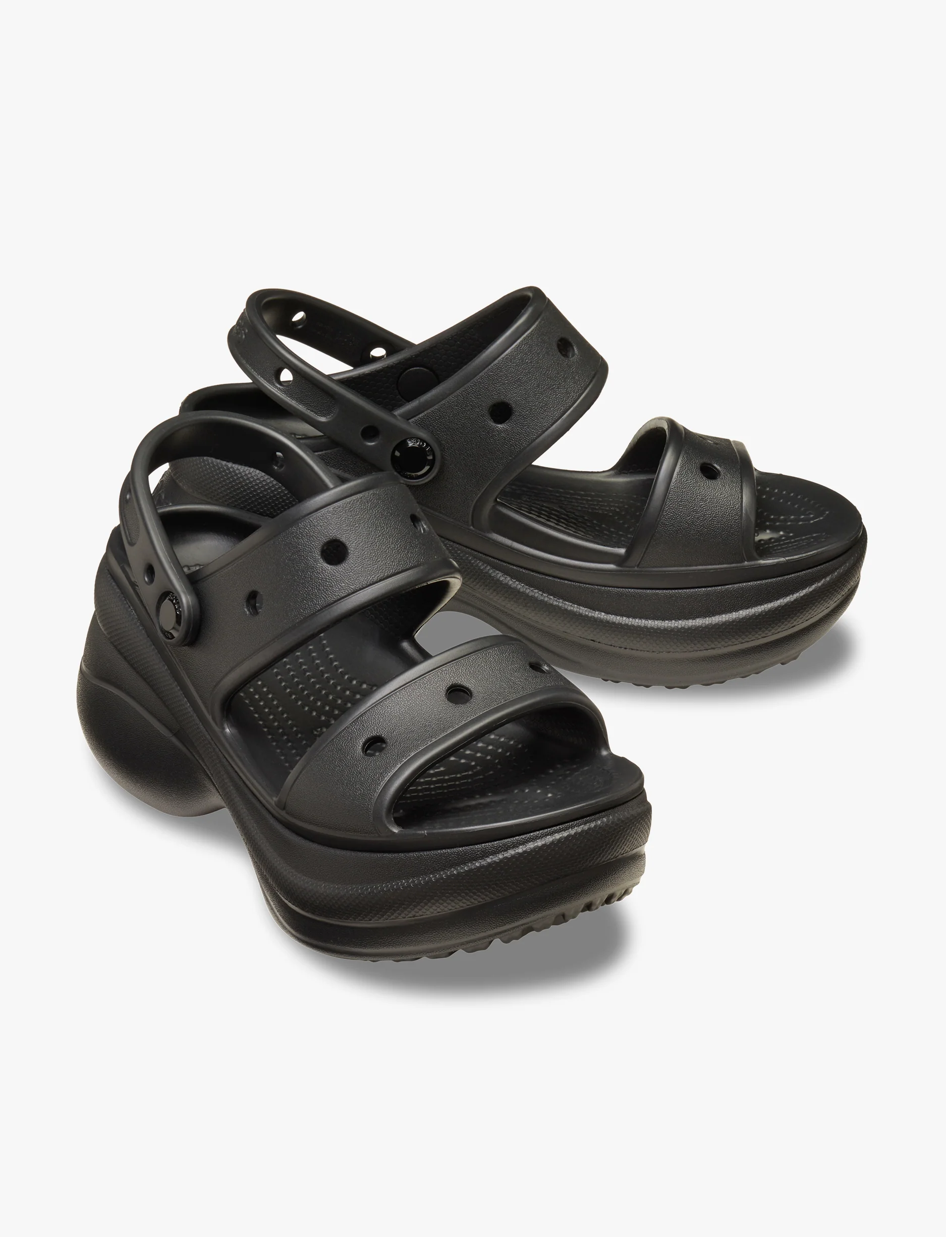 Crocs Women's Classic Bae Sandal - סנדלי פלטפורמה ביי קרוקס לנשים בצבע שחור - Image 4