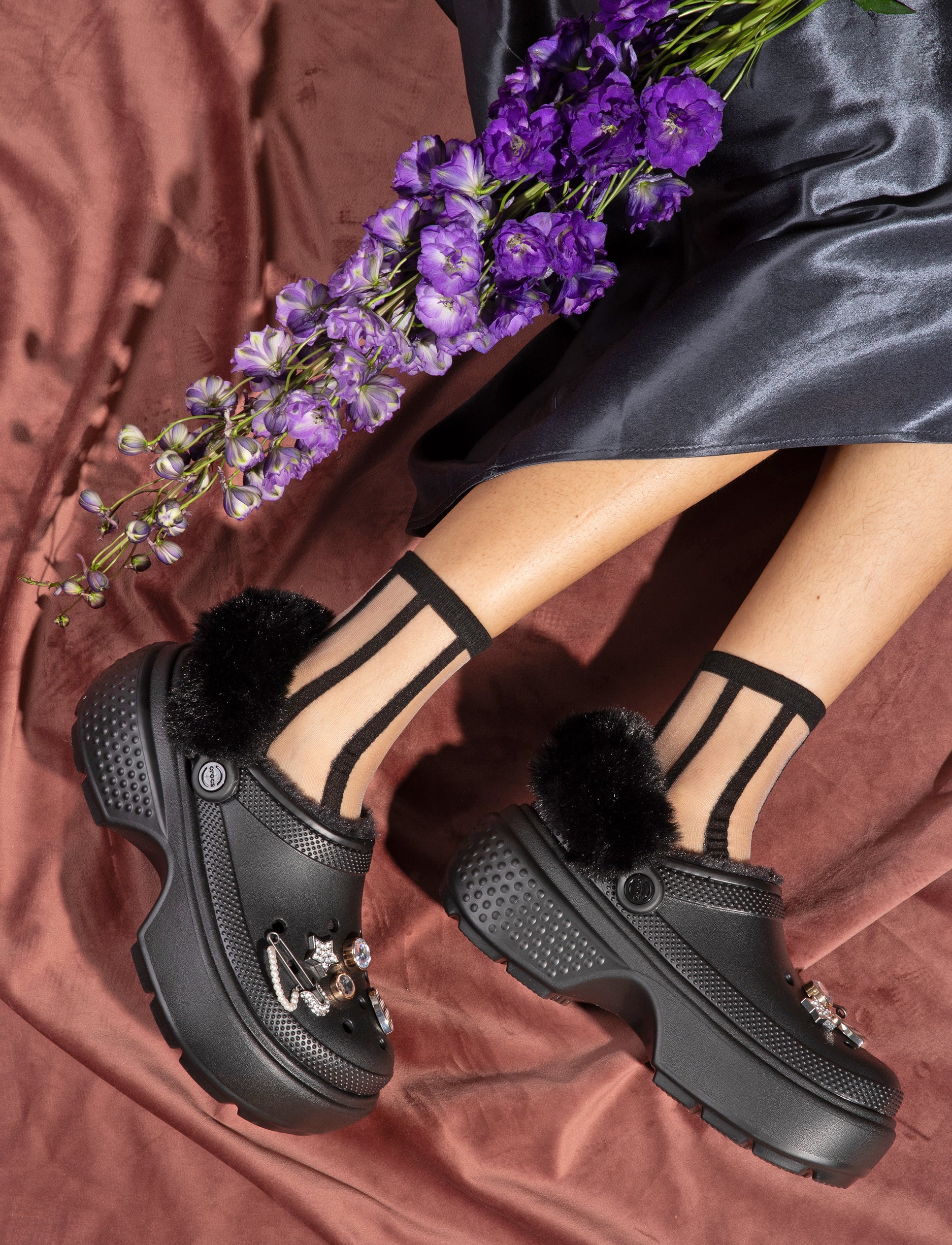 Crocs Stomp Lined Clog - כפכפי פלטפורמה קלוג סטומפ פרוותיים לנשים בצבע שחור - Image 8