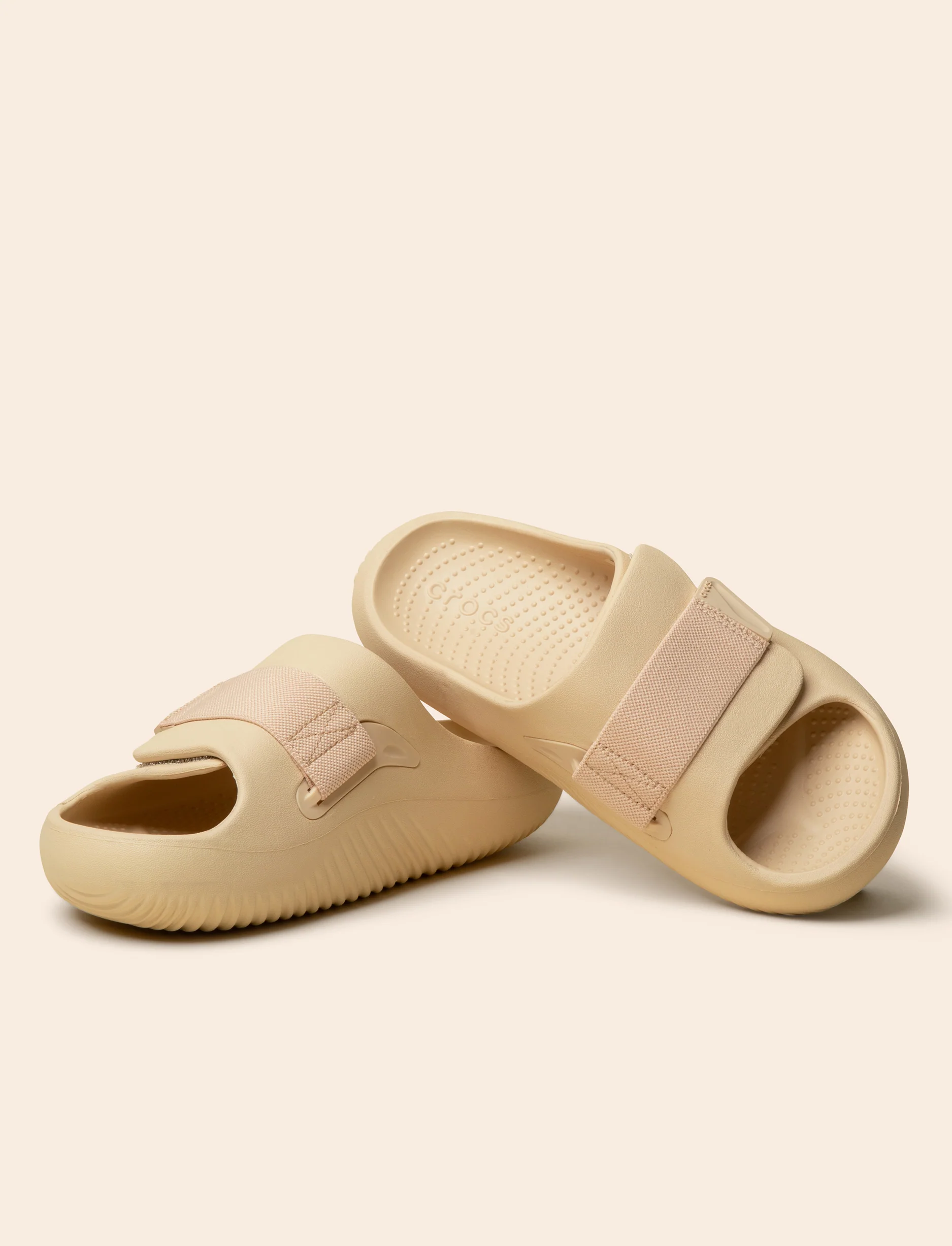 Crocs Mellow Luxe Recovery Slide  -'כפכפי קרוקס לגברים בצבע שיטקה בז - Image 8