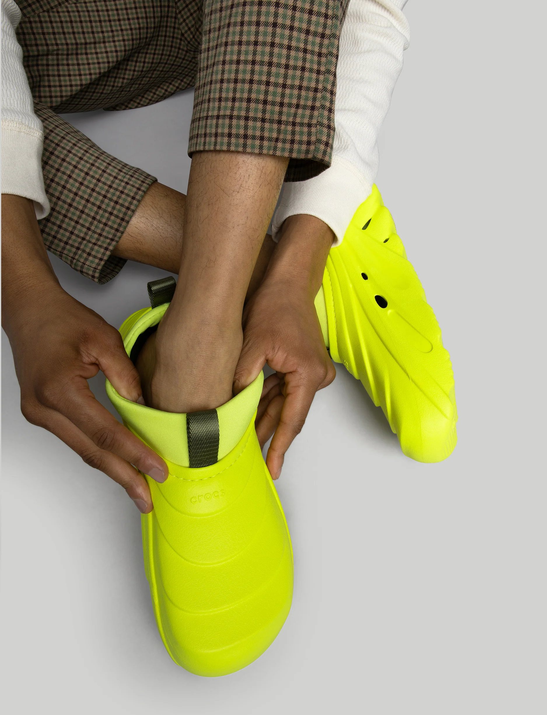 Crocs Echo Storm - נעלי קרוקס אקו סטורם בצבע צהוב - Image 2