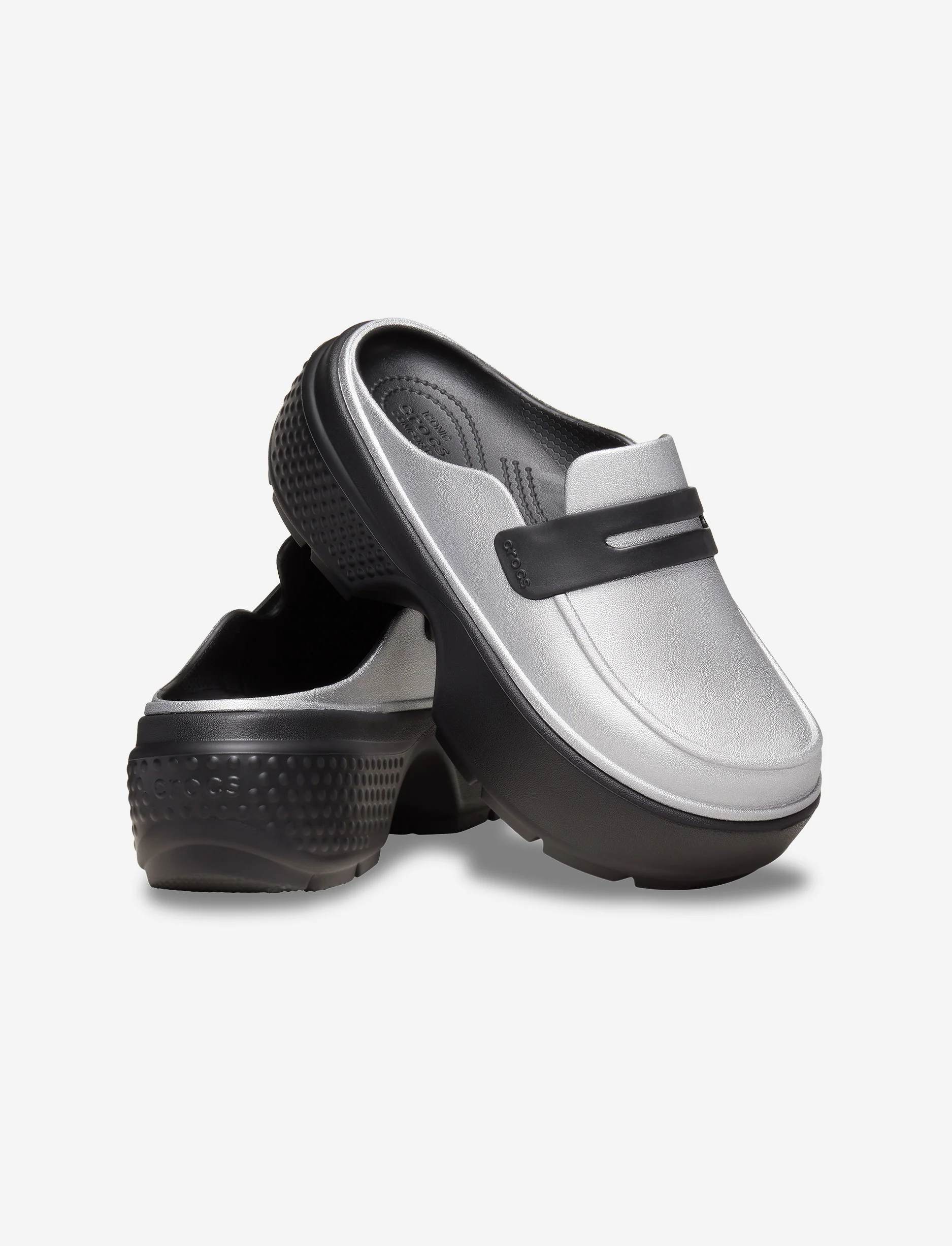 Crocs Stomp Metallic Loafer- כפכפי קרוקס מוקסין פלטפורמה לנשים בצבע שחור/כסף - Image 3