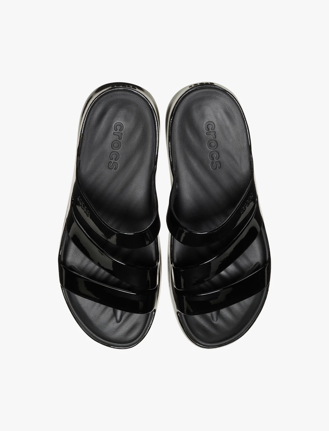 Crocs Getaway Patent Strappy -  כפכפי קרוקס לנשים בצבע שחור - Image 4