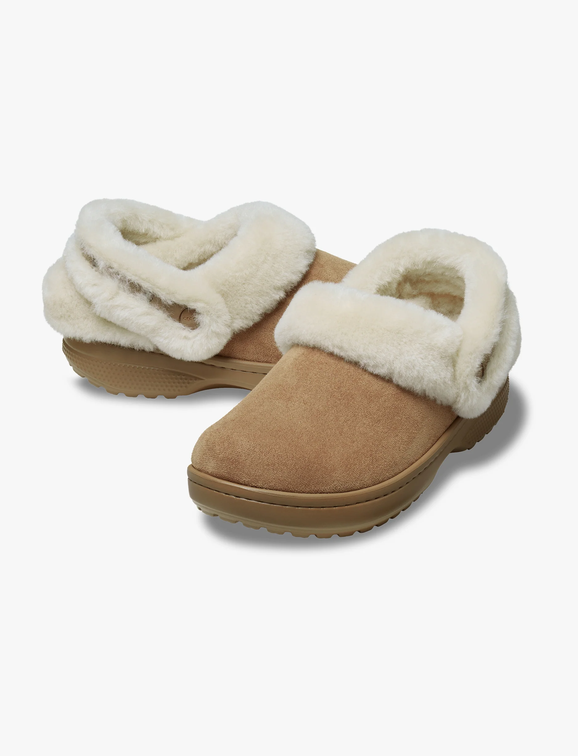 Crocs Classic Unfurgettable Vegan Suede Clog - כפכפי פרווה קרוקס לנשים בצבע חום - Image 3