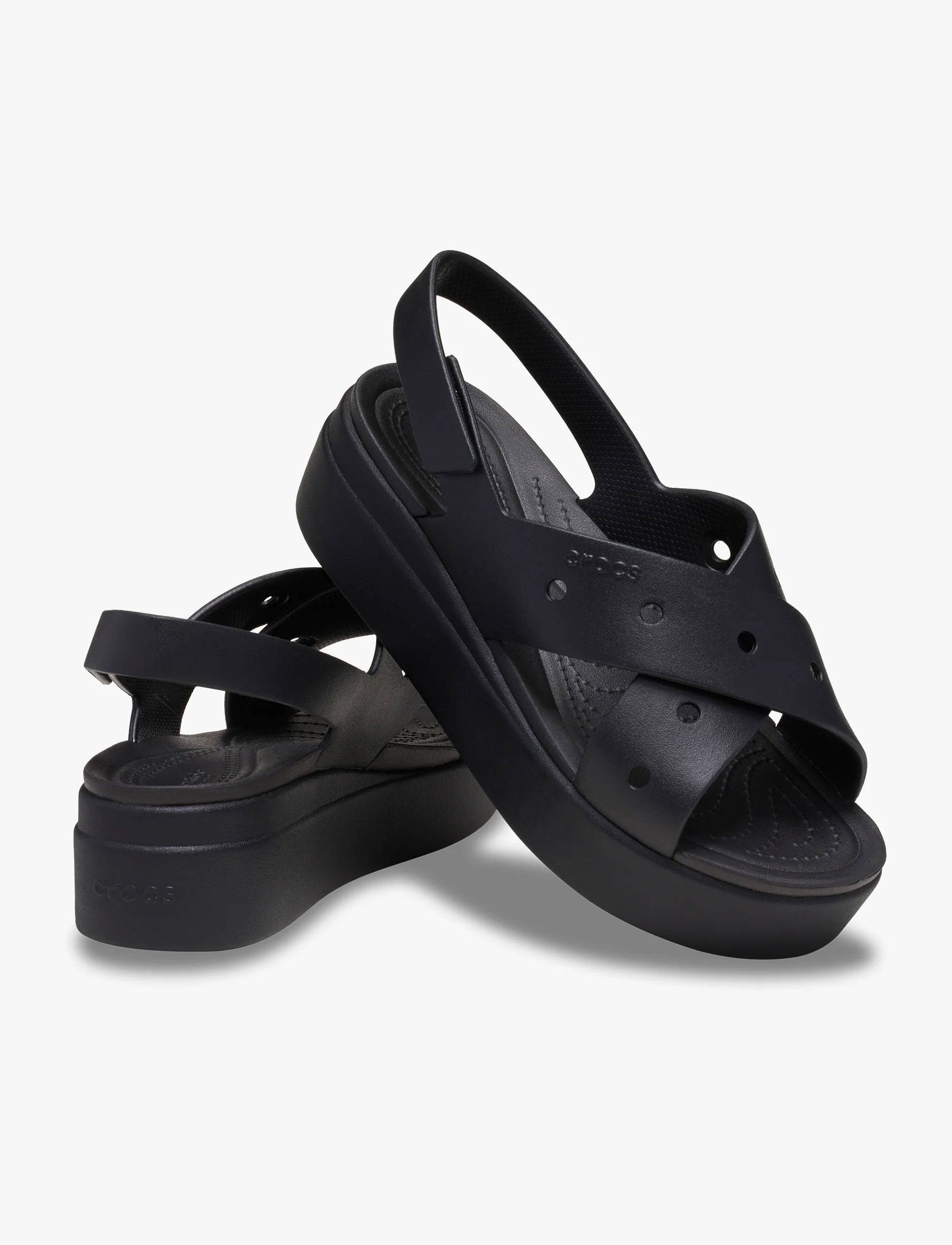 Crocs Brooklyn 4U Cross Strap Sandal - סנדלי פלטפורמה קרוקס ברוקלין לנשים בצבע שחור - Image 3
