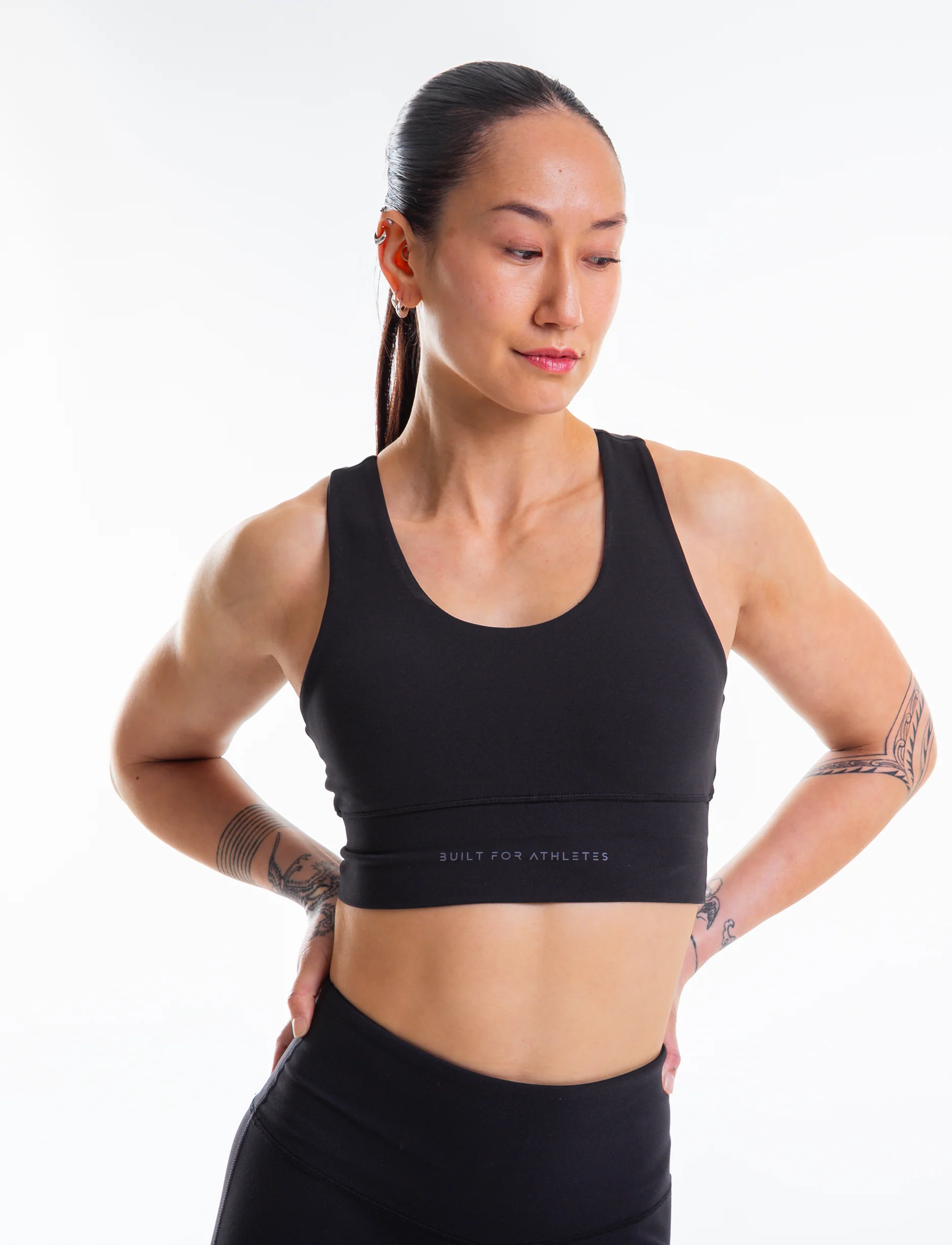 Built For Athletes Women's Training Sports Bra - גוזיית אימון לנשים בצבע שחור - Image 3