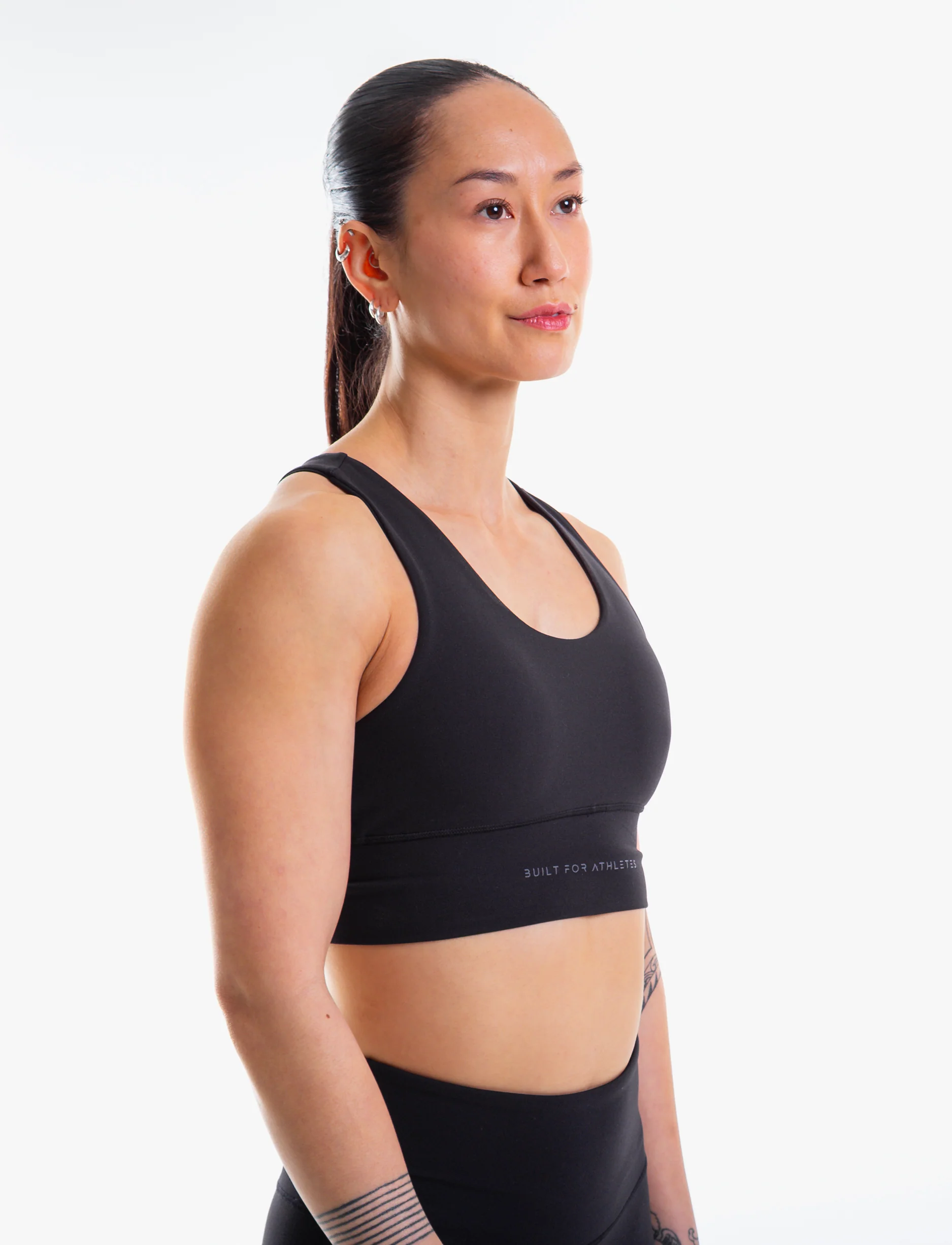 Built For Athletes Women's Training Sports Bra - גוזיית אימון לנשים בצבע שחור - Image 5