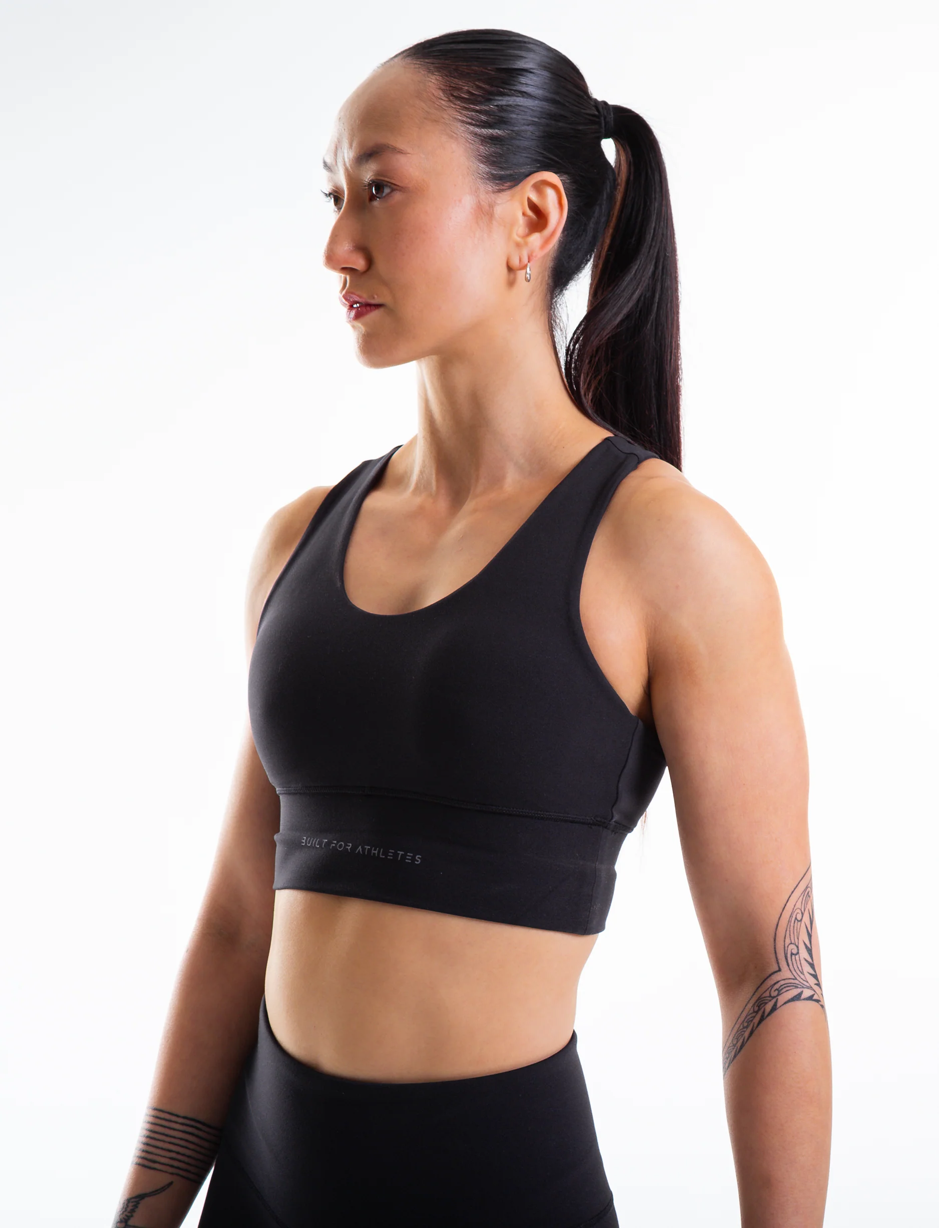 Built For Athletes Women's Training Sports Bra - גוזיית אימון לנשים בצבע שחור - Image 7