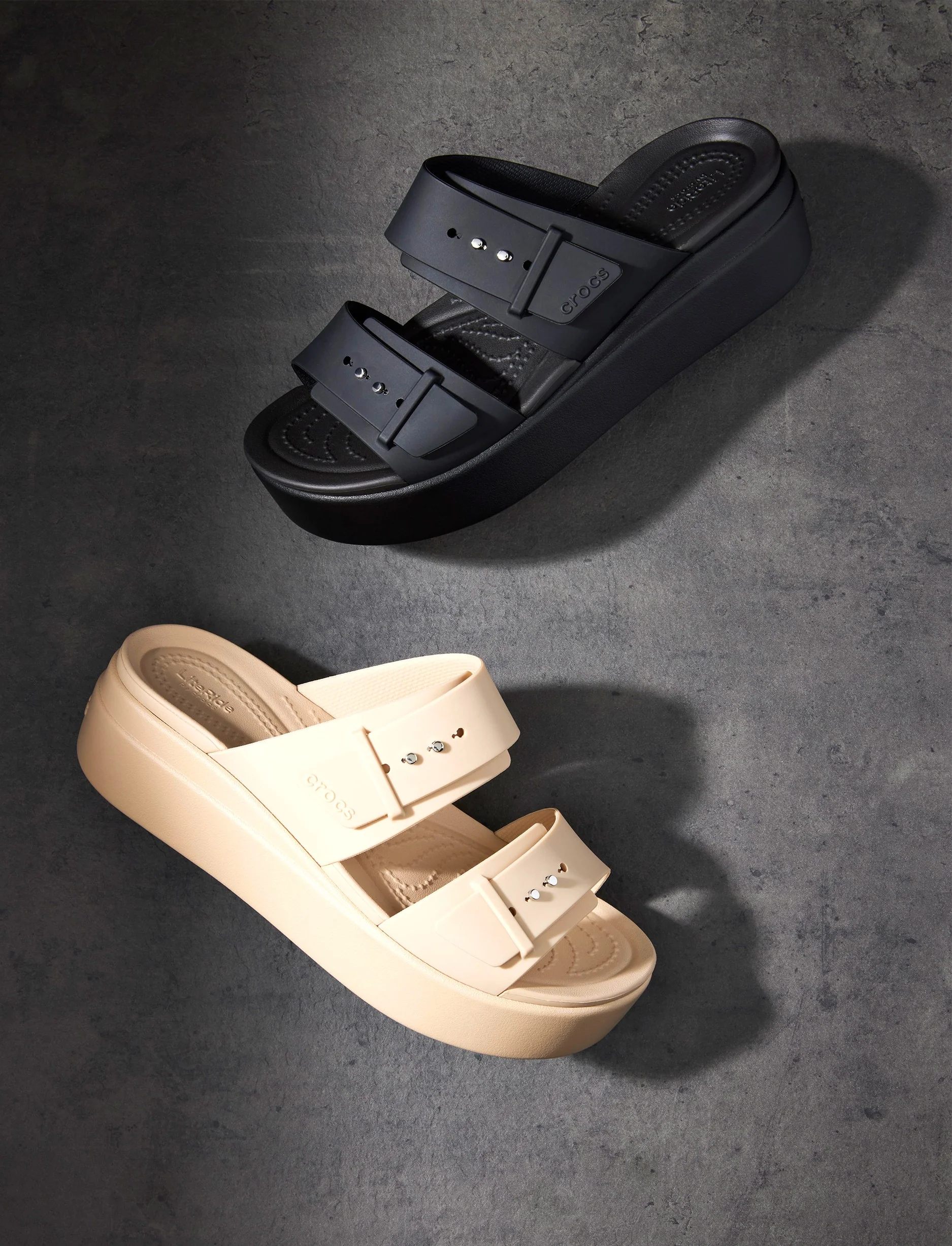 Crocs Brooklyn Sandal LowWdg W - כפכפי פלטפורמה ברוקלין לנשים - Image 8