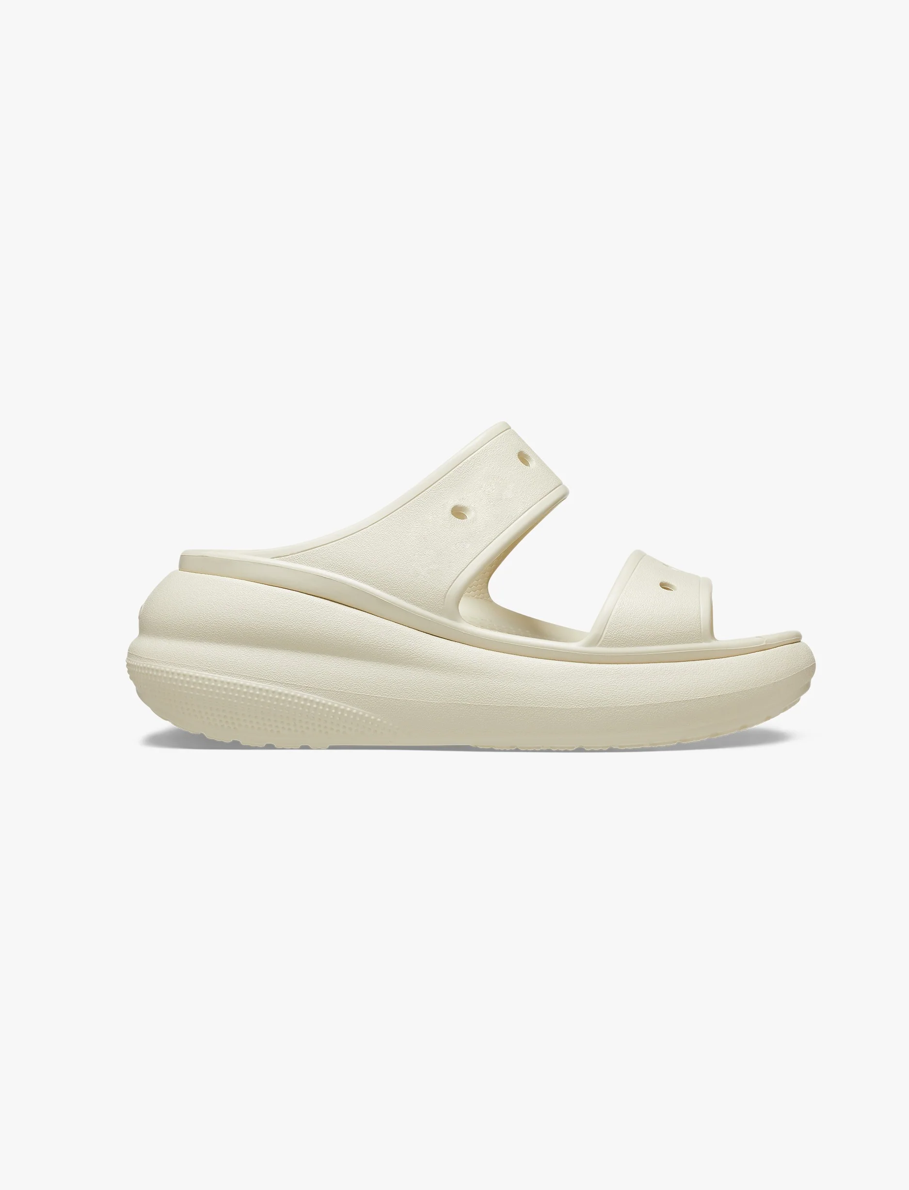 Crocs Classic Crush Sandal - כפכפי קראש קרוקס לנשים בצבע עצם - Image 3