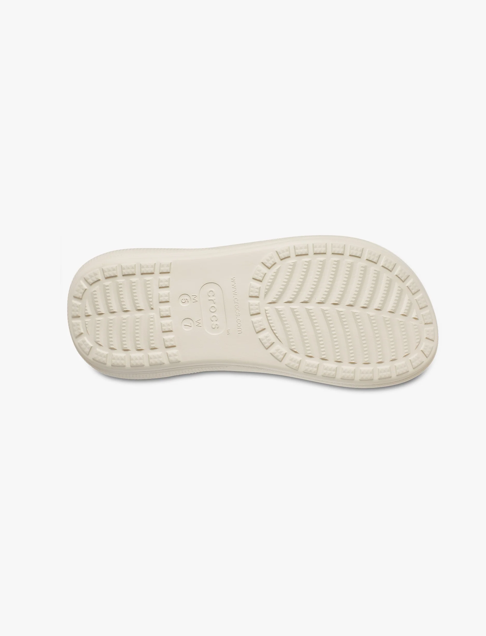 Crocs Classic Crush Sandal - כפכפי קראש קרוקס לנשים בצבע עצם - Image 6