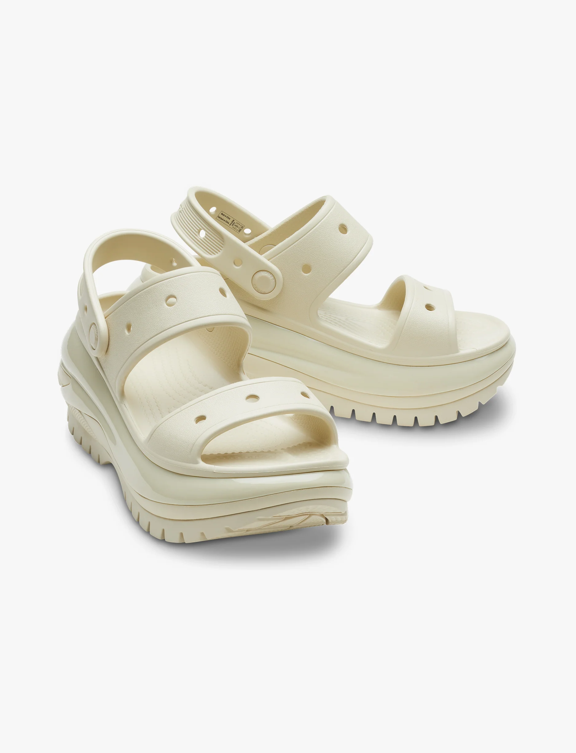 Crocs Classic Mega Crush Sandal - סנדל פלטפורמה קרוקס לנשים בצבע עצם - Image 3