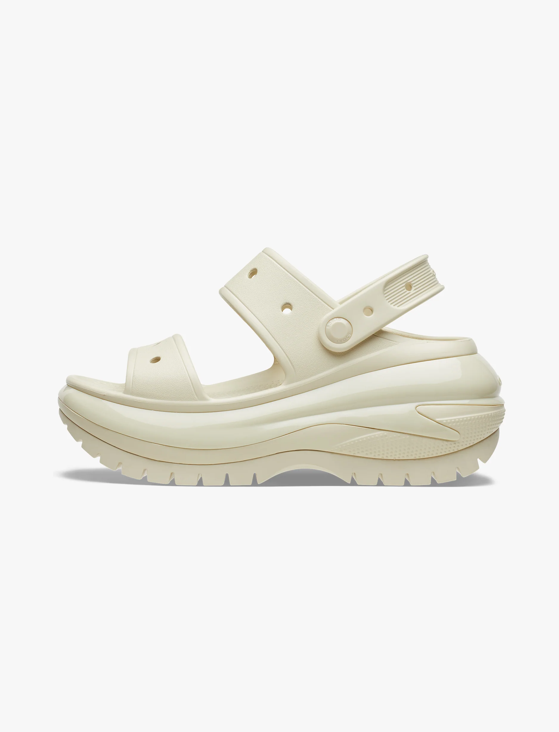 Crocs Classic Mega Crush Sandal - סנדל פלטפורמה קרוקס לנשים בצבע עצם - Image 6