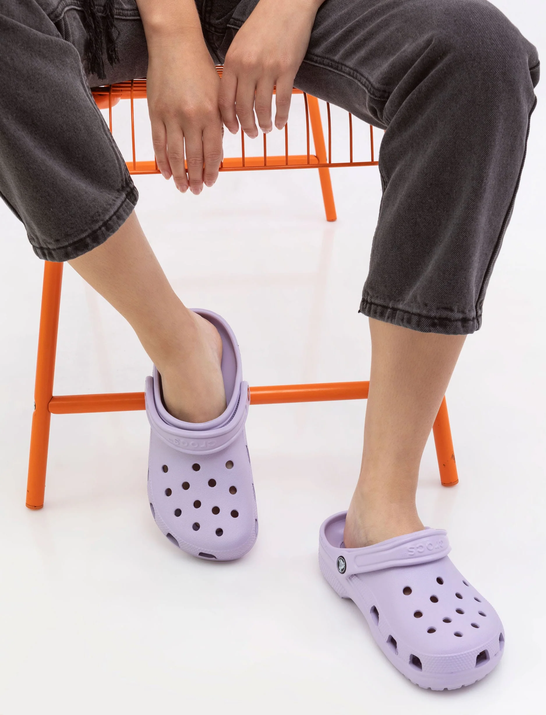 Crocs Classic - נעלי קרוקס קלאסיים בצבע לבנדר - Image 3