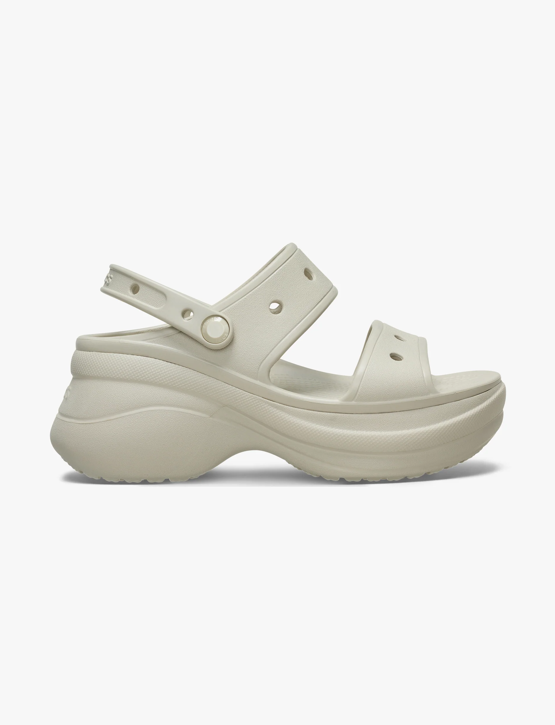Crocs Women's Classic Bae Sandal - סנדלי פלטפורמה ביי קרוקס לנשים בצבע מטאור - Image 2