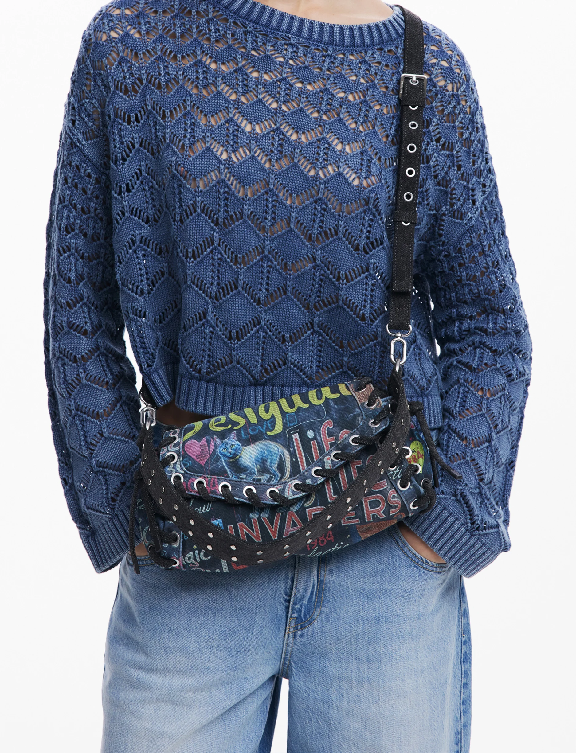 Desigual Bag Pizzicato Zarauz 25WAXD22 - תיק צד שחור גרפיטי דיזיגוואל לנשים - Image 7