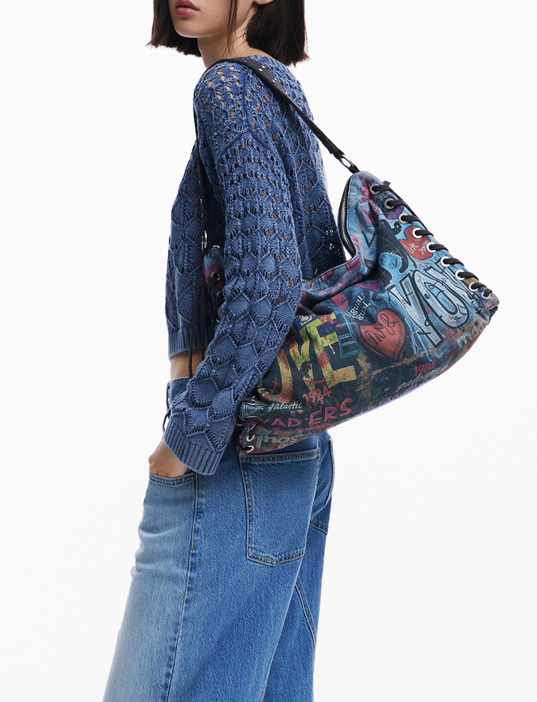 Desigual Bag Pizzicato Leiria 25WAXD23 - תיק צד שחור גרפיטי דיזיגוואל לנשים - Image 6