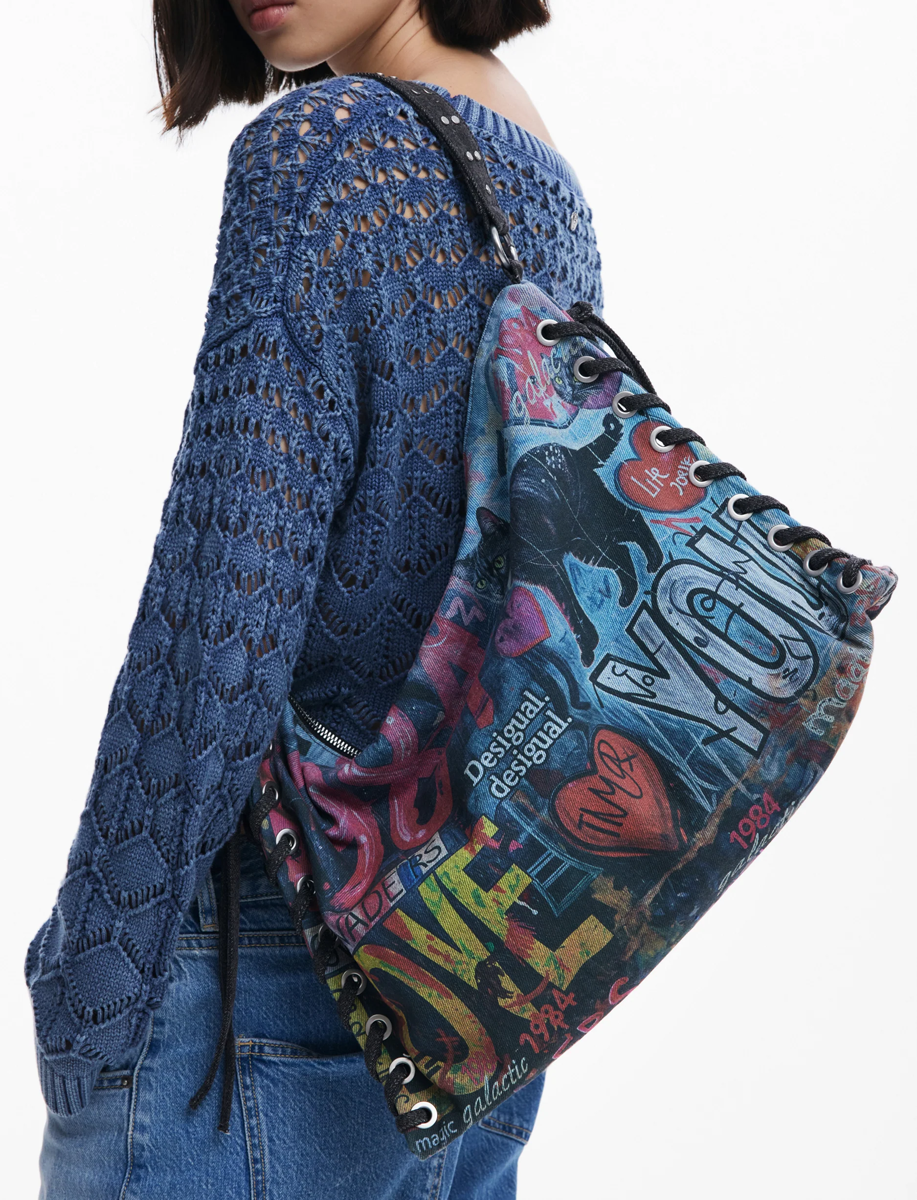 Desigual Bag Pizzicato Leiria 25WAXD23 - תיק צד שחור גרפיטי דיזיגוואל לנשים - Image 7