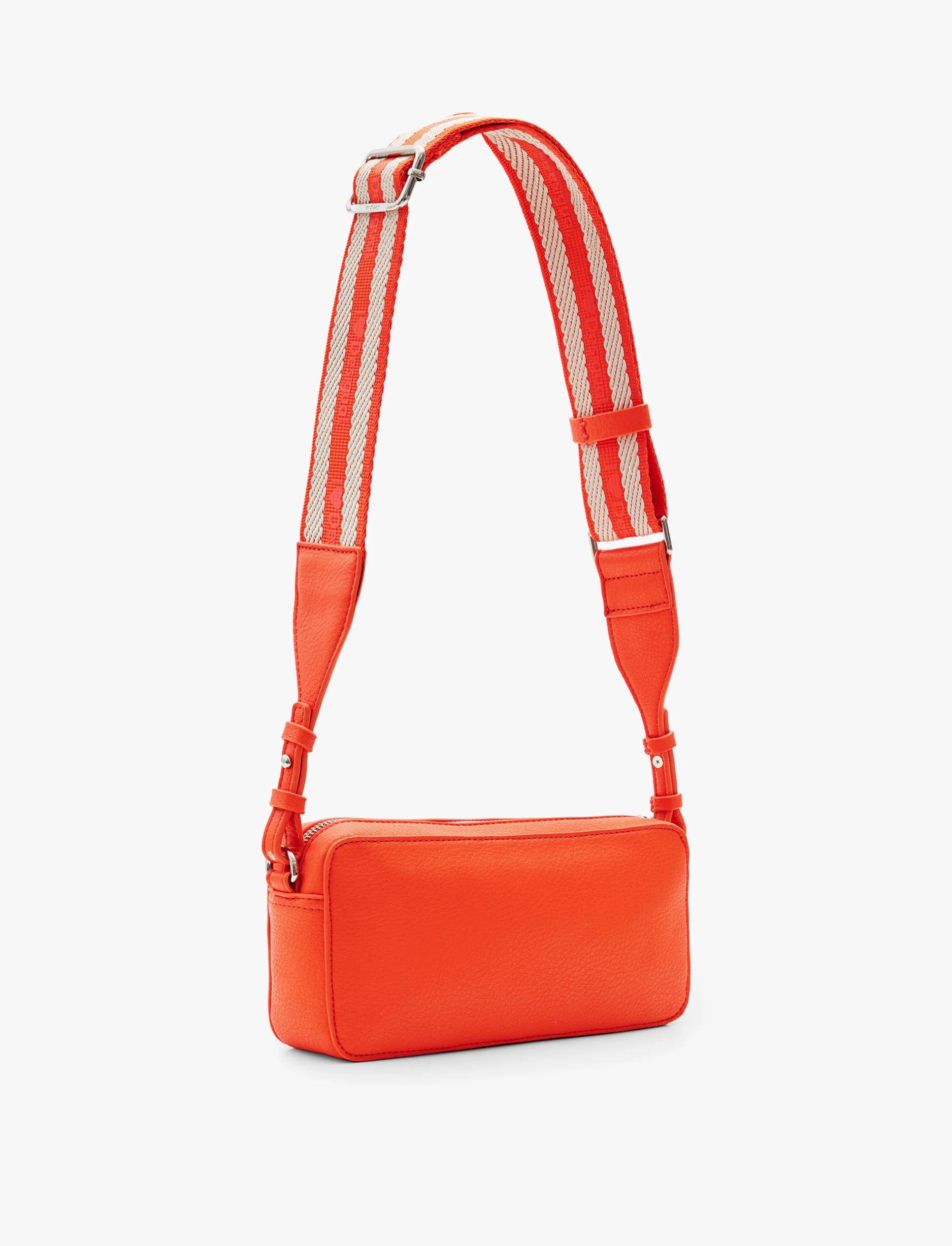 Desigual Bag Half Logo 24 Cambridge 2.0 - תיק קרוסבודי קטן בצבע מנדרינה - Image 3