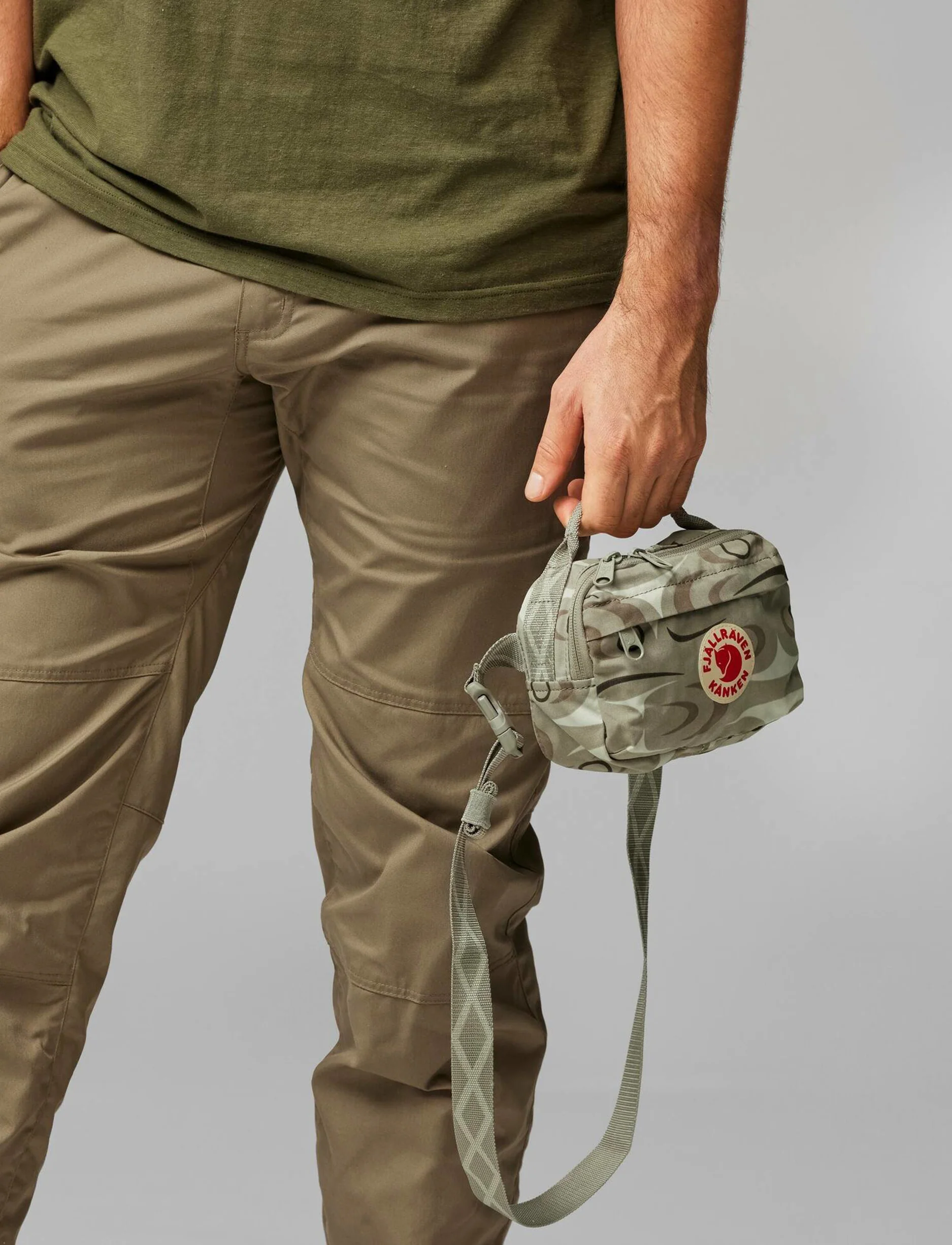 Fjallraven Kanken Art Hip Pack 23200262 - תיק צד קנקן בצבע ירוק - Image 4