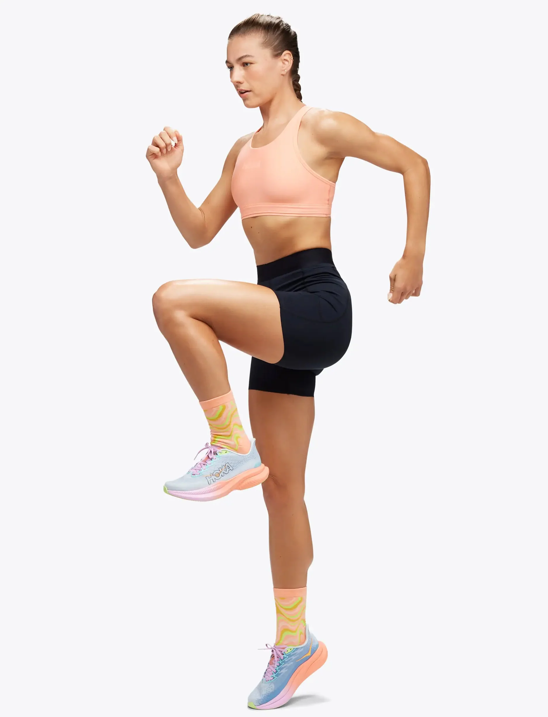 HOKA Novafly 6'' Knit Short  - מכנסי ריצה והליכה לנשים נובה פליי בצבע שחור - Image 3