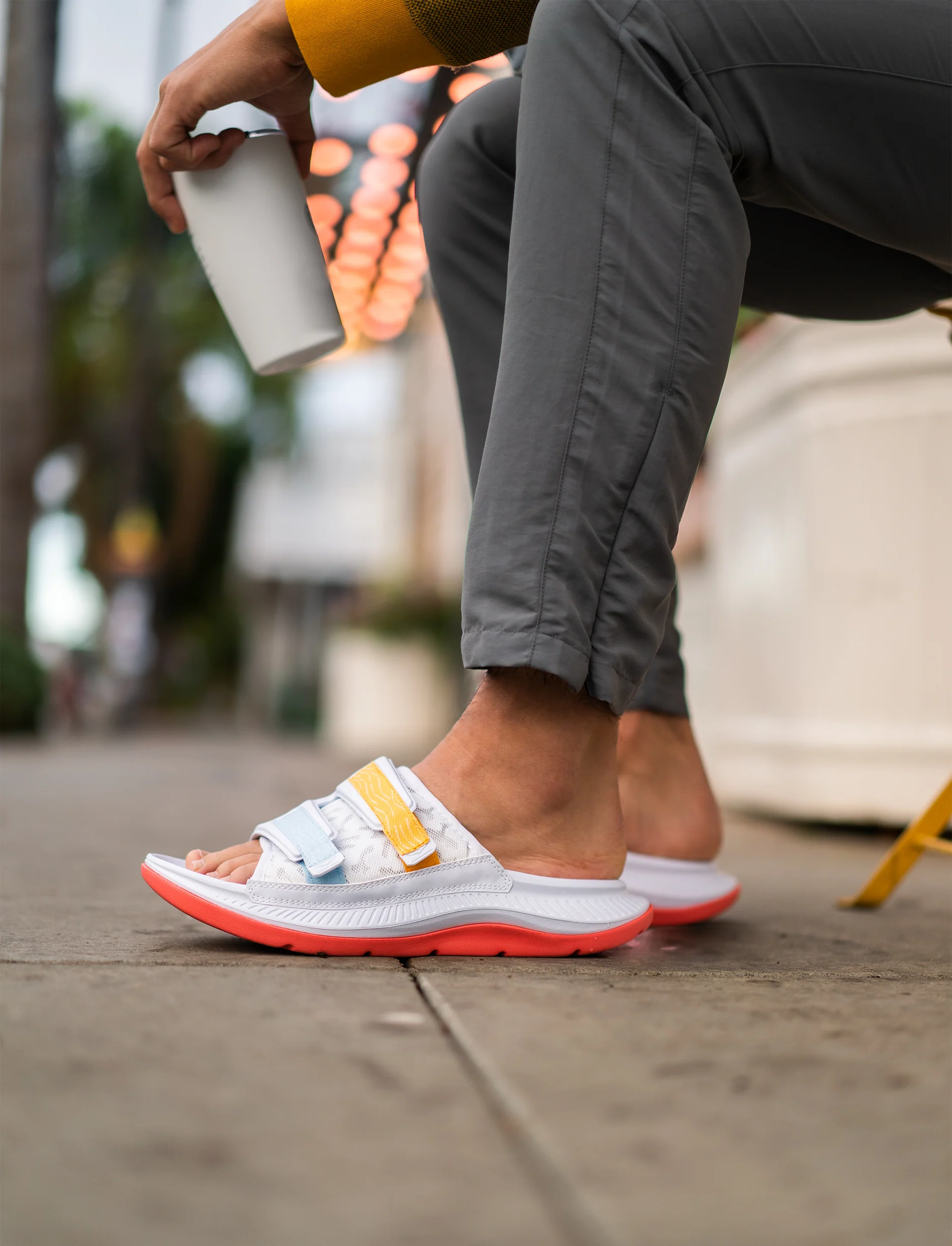 HOKA ORA LUXE U - כפכפי אורה לוקס הוקה בצבע לבן/כתום/תכלת