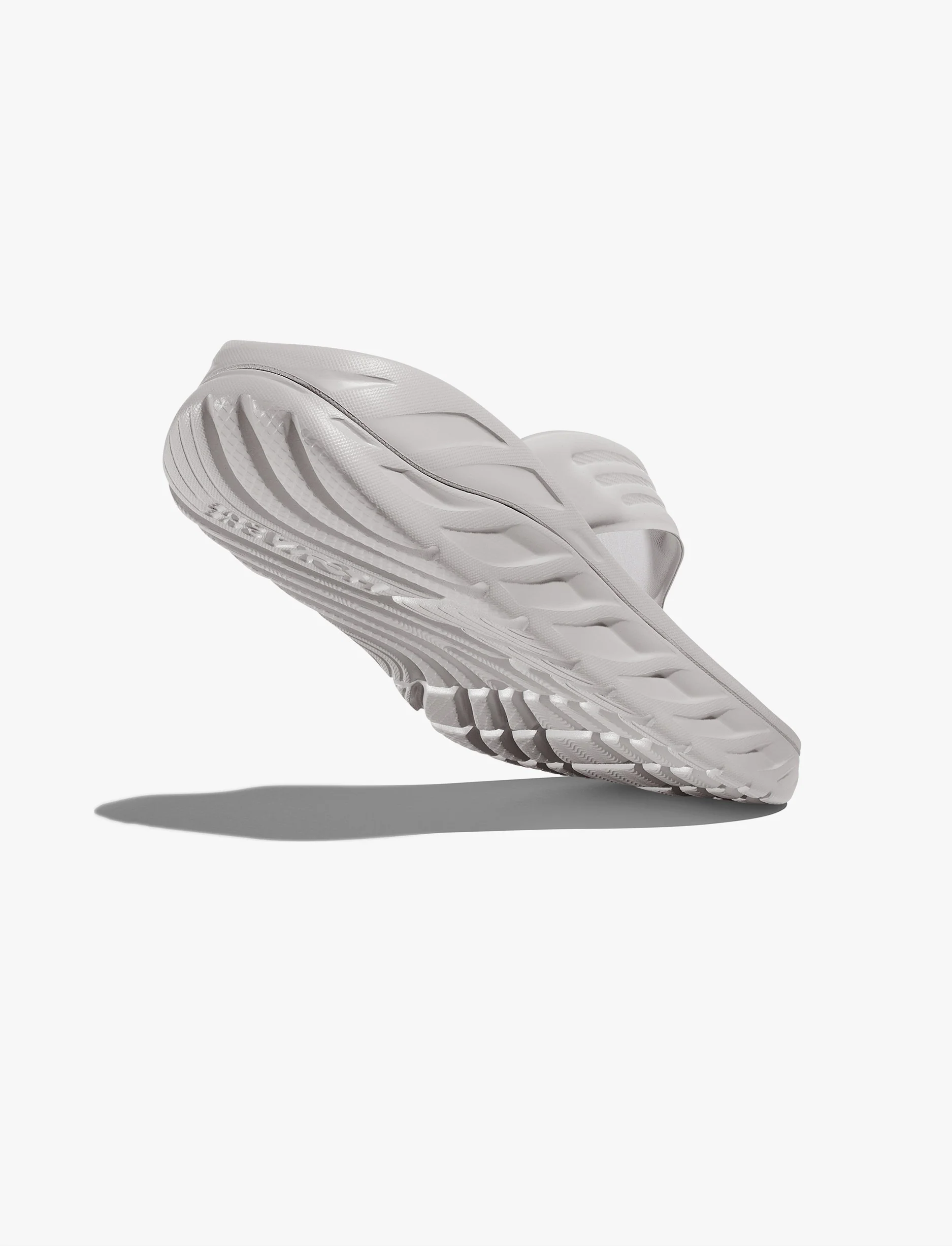 Hoka Ora Recovery Flip - כפכפי התאוששות אורה הוקה איכותיים בצבע אפור/לבן לגברים - Image 3