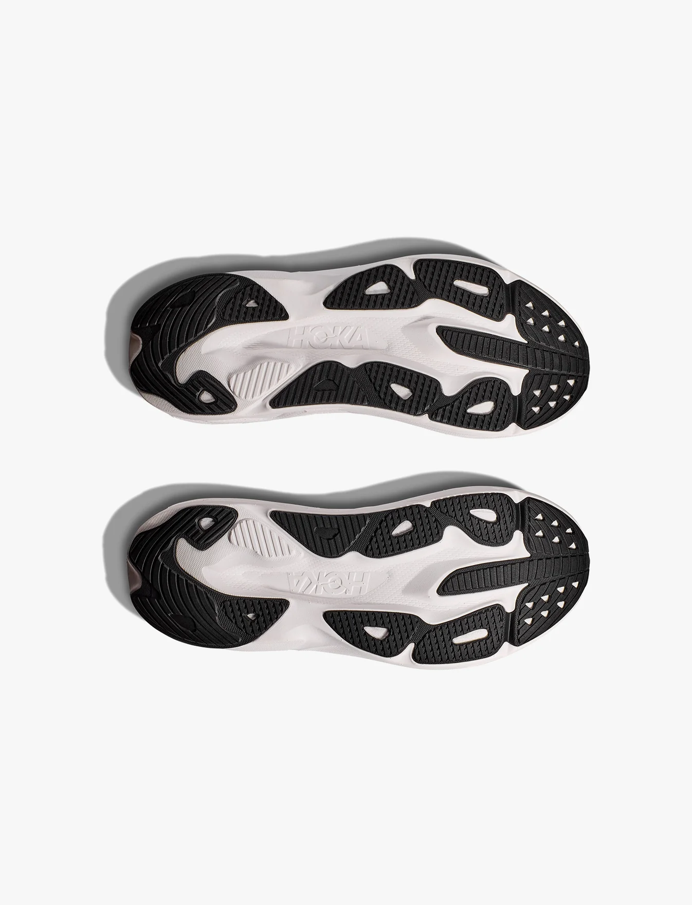 Hoka Skyflow - נעלי ספורט גברים הוקה סקייפלו רחבות בצבע שחור/לבן - Image 8