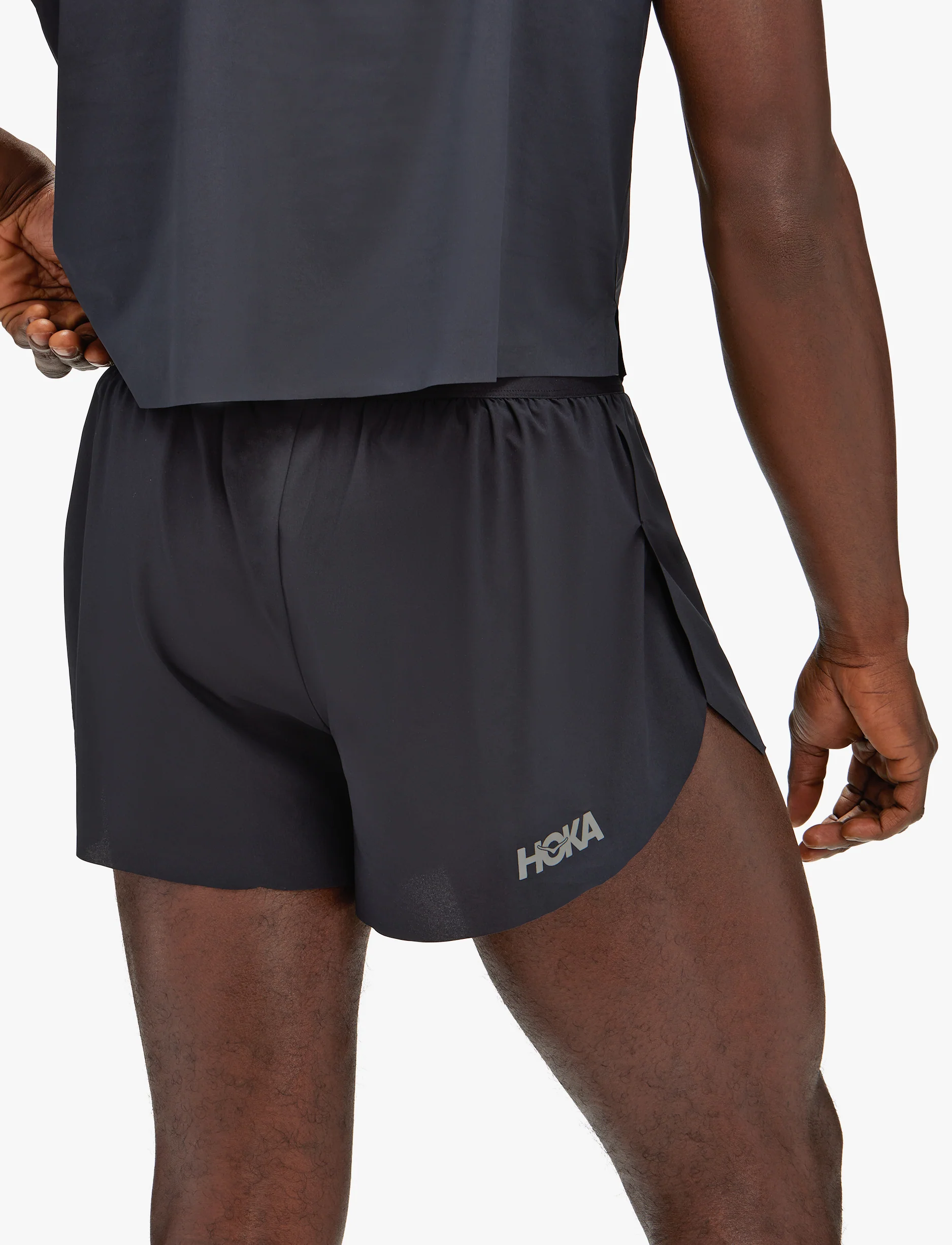 HOKA RACE DAY SPLIT SHORT - מכנסי ריצה תחרות קצרים לגברים בצבע שחור - Image 2