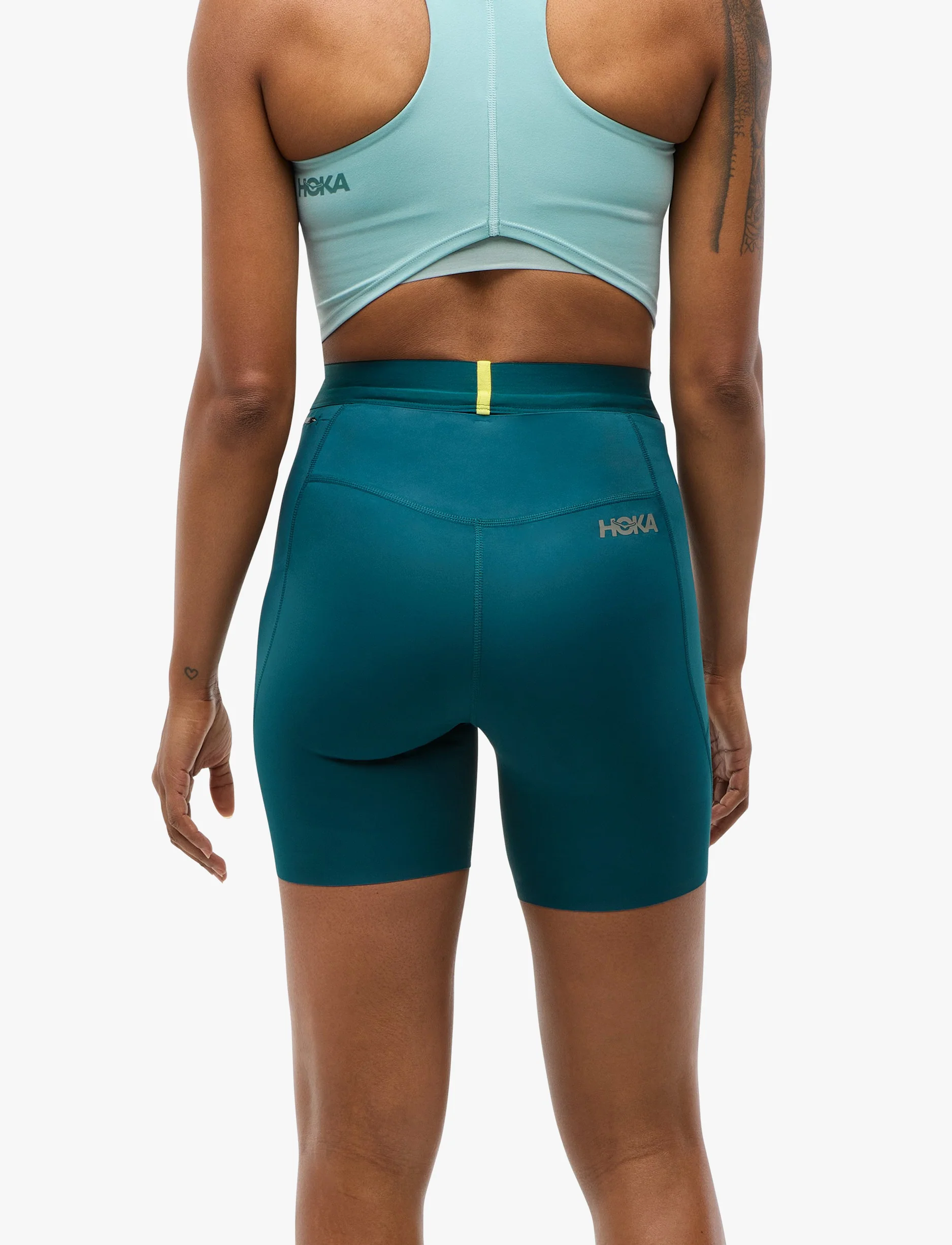 HOKA Novafly 6'' Knit Short  - מכנסי ריצה והליכה לנשים נובה פליי בצבע כחול דמדומים - Image 2