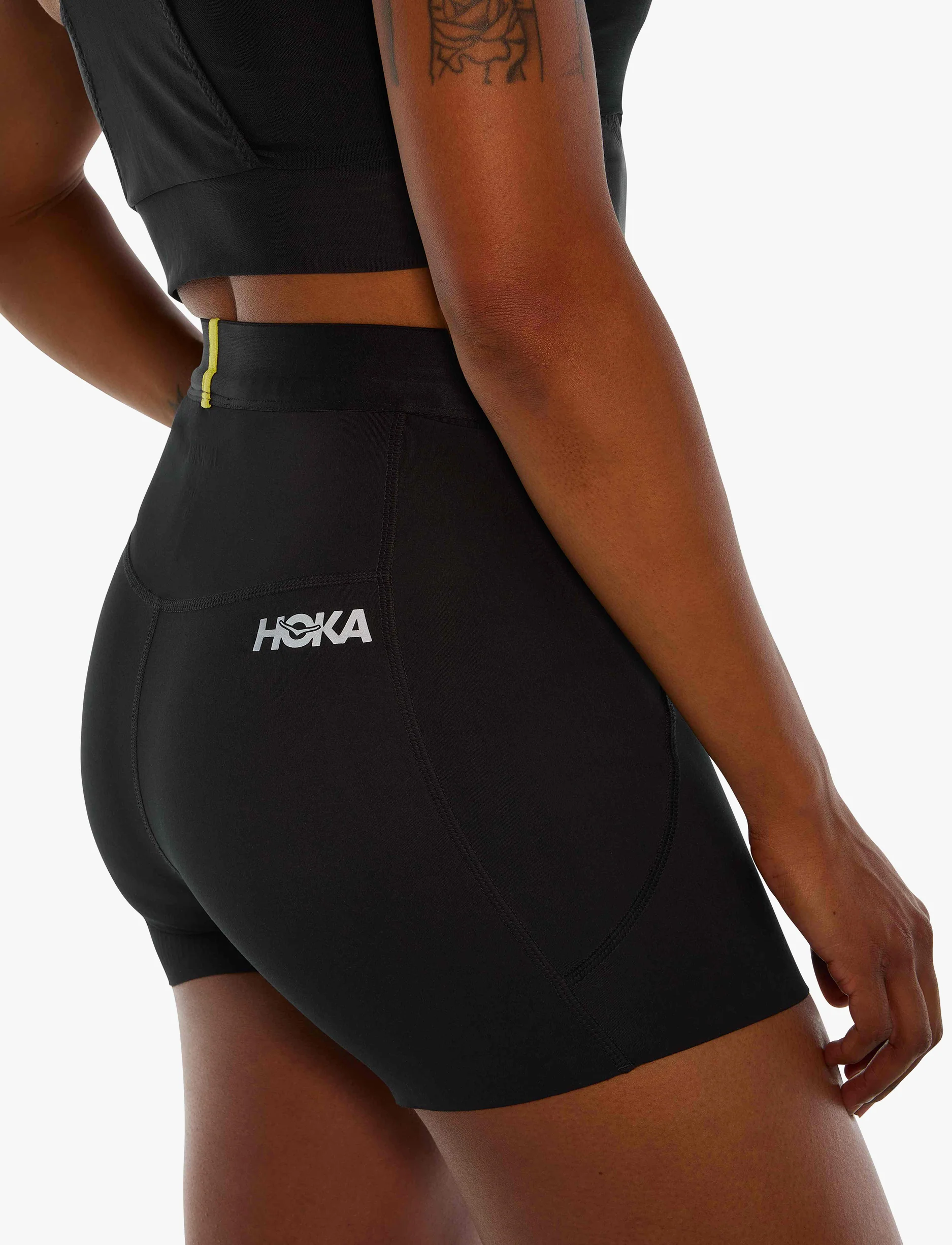 HOKA Novafly 3'' Knit Short - מכנסי ריצה והליכה לנשים נובה פליי בצבע שחור - Image 7