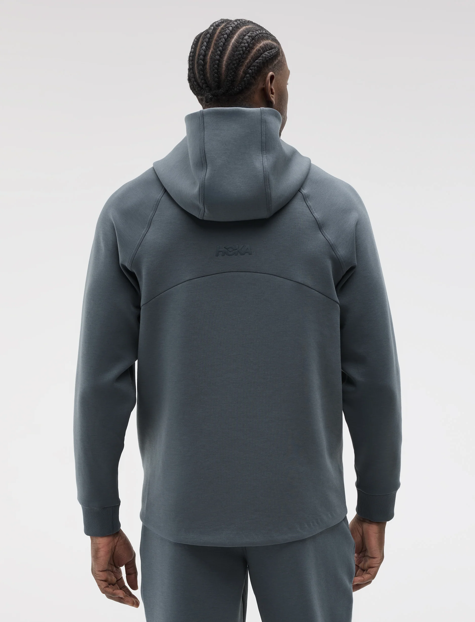 Hoka Essential Recovery Hoodie - סווטשירט הוקה לגברים בצבע נייבי דהוי - Image 2