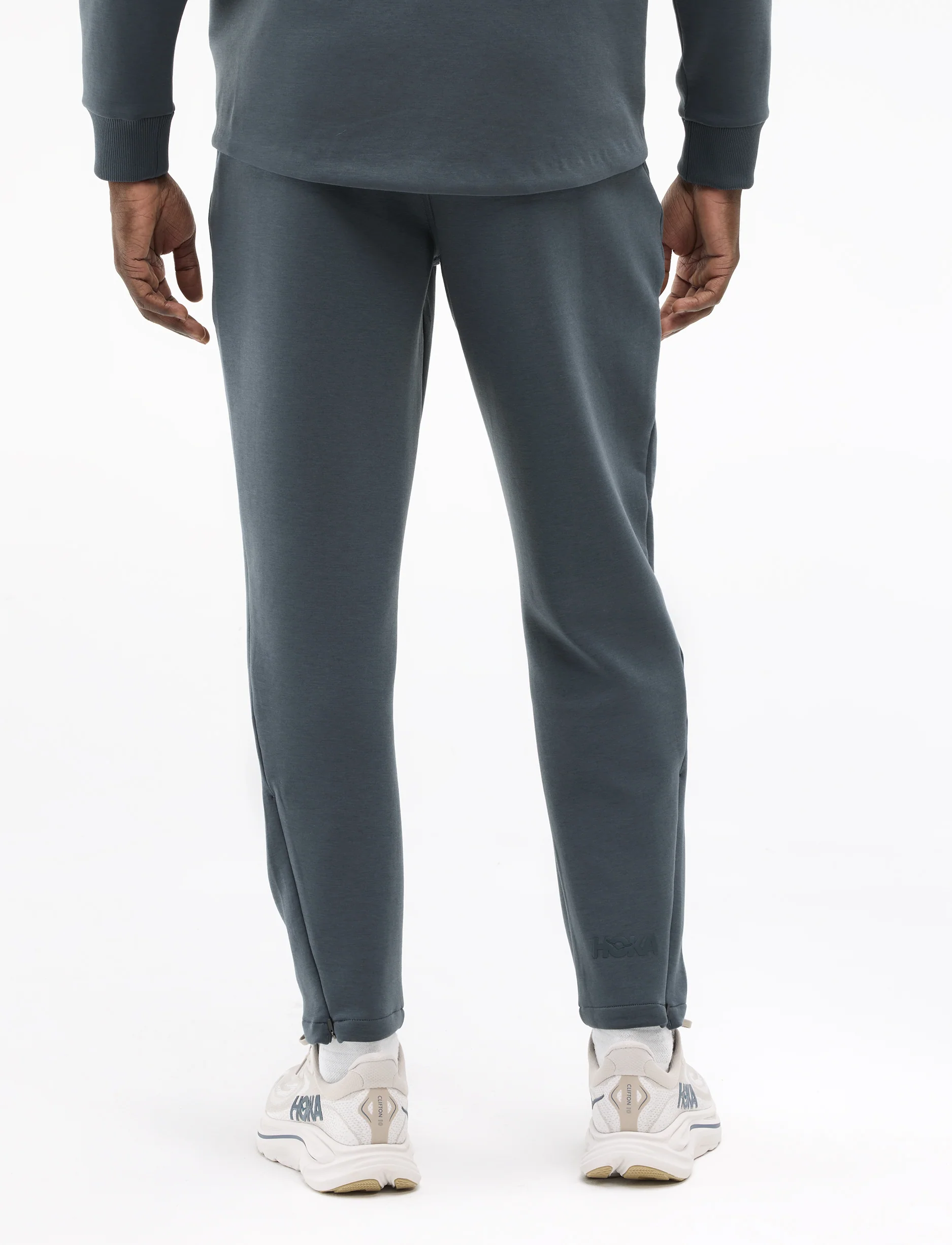 Hoka Essential Recovery Pant - מכנסי הוקה לגברים בצבע נייבי דהוי - Image 2