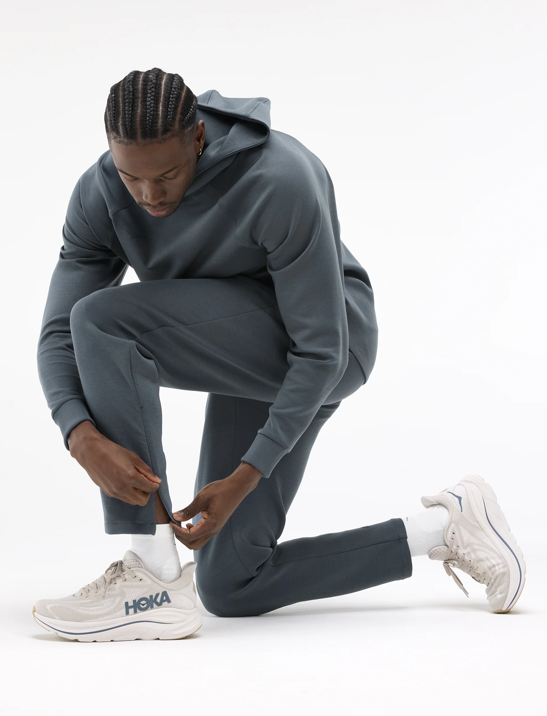 Hoka Essential Recovery Pant - מכנסי הוקה לגברים בצבע נייבי דהוי - Image 3