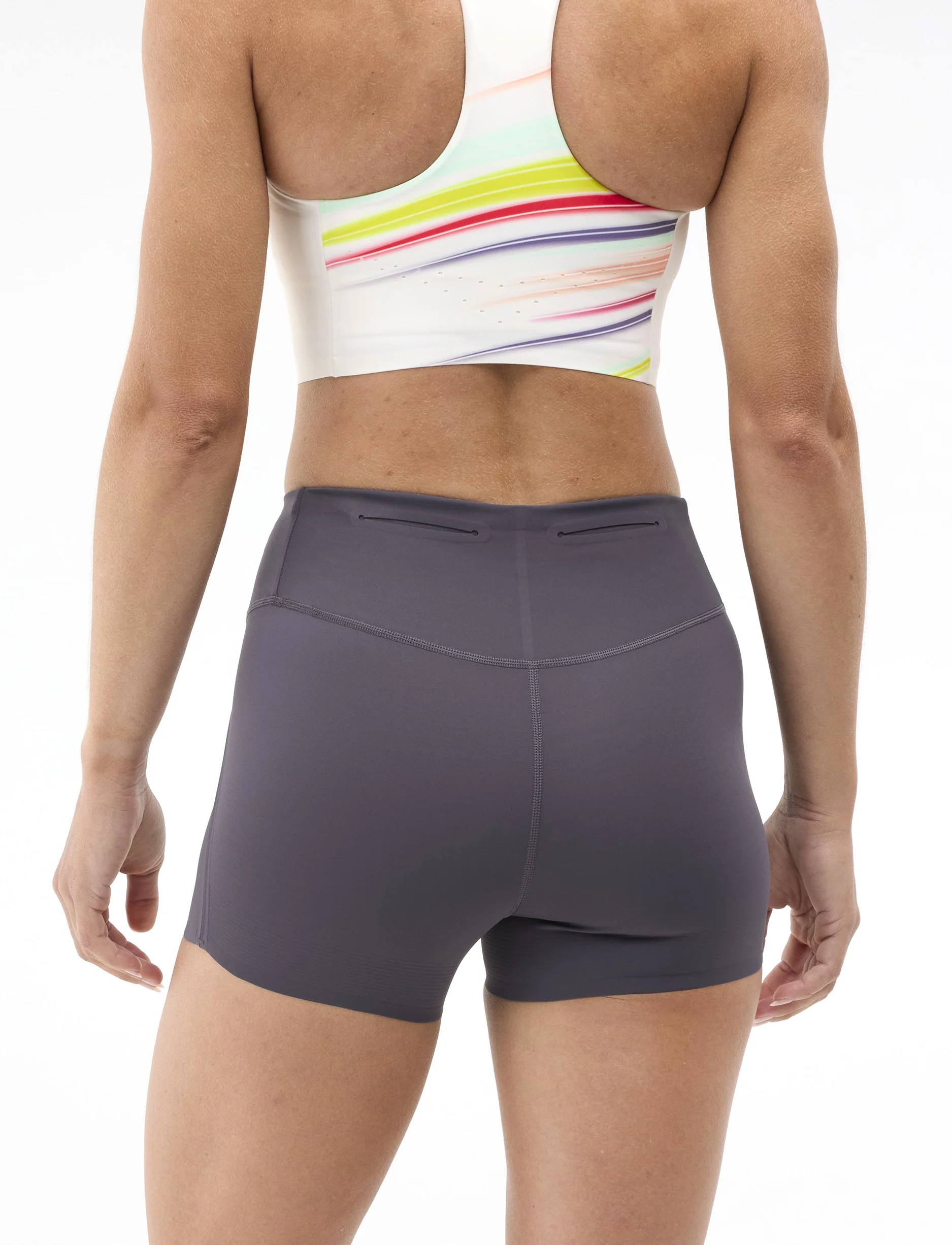 HOKA RACE DAY FITTED 2.5'' SHORT W - טייץ נשים קצר הוקה בצבע סגול דיו - Image 3